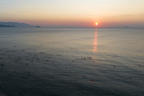 Bình minh trên biển Nha Trang