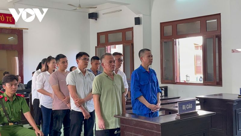 Phạt tù 10 bị cáo tại Trung tâm Đăng kiểm ở Phú Yên do nhận hối lộ