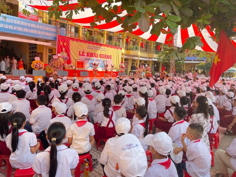 Lễ khai giảng Trường tiểu học Yên Xá (Ý Yên tổ chức trang trọng, gọn nhẹ lấy học sinh là trung tâm.