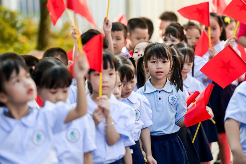 Học sinh Trường Tiểu học Nguyễn Tất Thành (thành phố Nam Định, Nam Định) hân hoan trong ngày khai giảng năm học mới 2024- 2025.