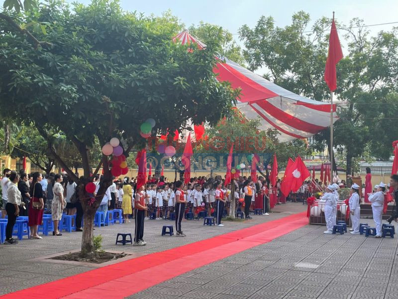 Buổi lễ khai giảng tại Trường Tiểu học Quang Trung (Hà Nội)