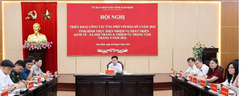 Chủ tịch UBND tỉnh Nam Định, Phạm Đình Nghị chủ trì hội nghị.