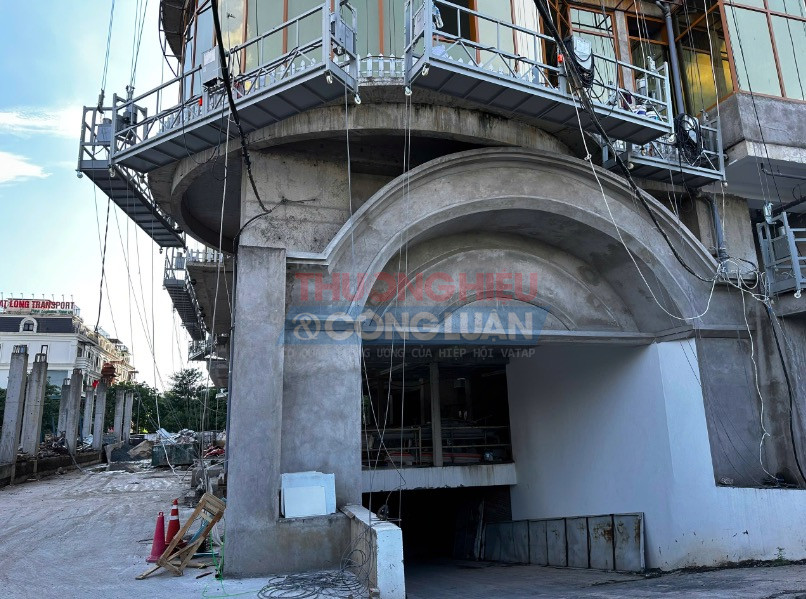 Khung cảnh yên ắng của một dự án chỉ còn 3 tháng nữa sẽ bàn giao cho khách hàng. Khung cảnh yên ắng của một dự án chỉ còn 3 tháng nữa sẽ bàn giao cho khách hàng.