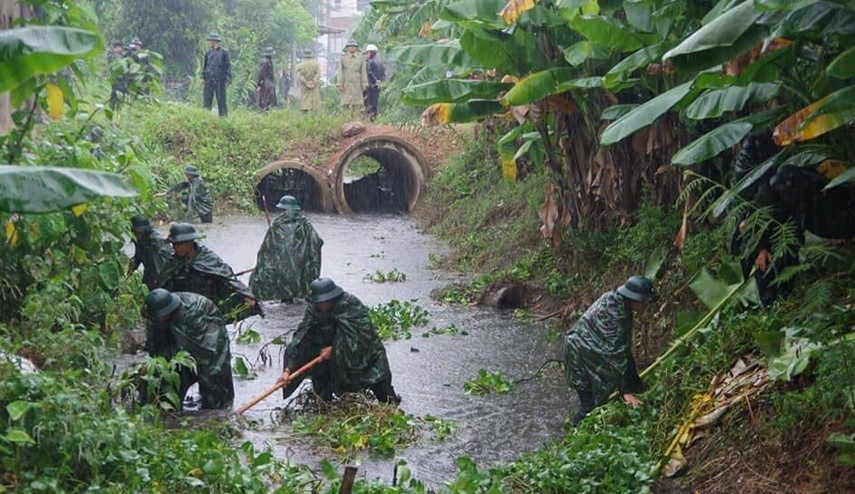 Hơn 500 cán bộ, chiến sĩ Trung đoàn 3 giúp dân tiêu thoát nước chống ngập lụt