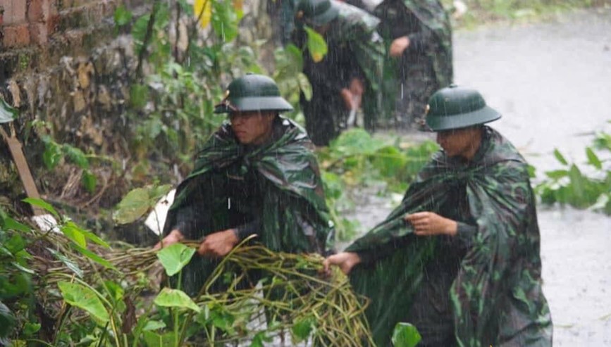 Cán bộ, chiến sĩ được giao nhiệm vụ không quản vất vả, khó khăn thực hiện các công việc được giao