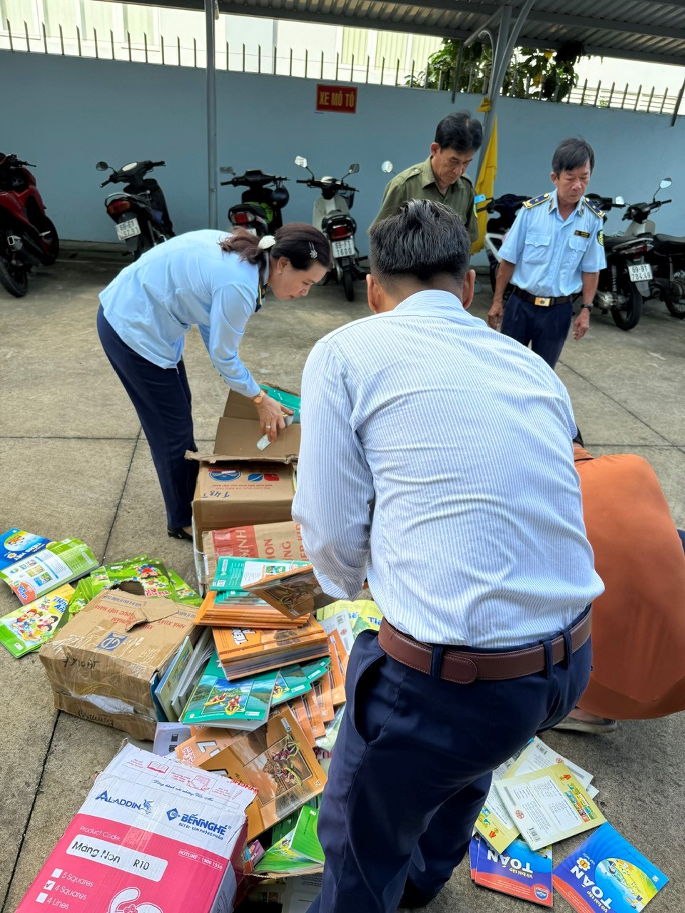 Sách giáo khoa tiêu hủy