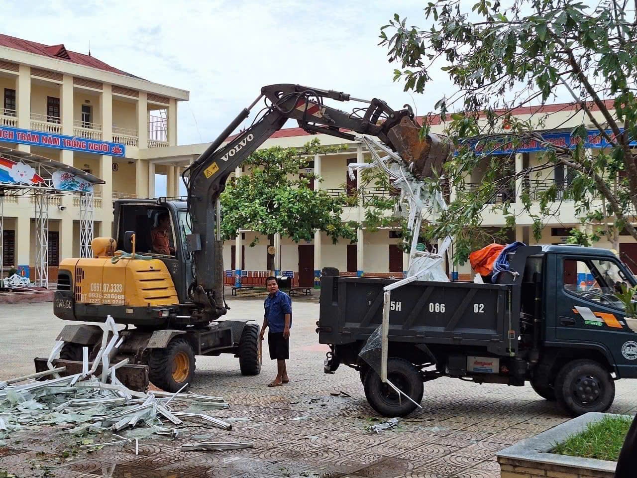 Trường tiểu học Nam Hải khắc phục hậu quả sau bão số 3