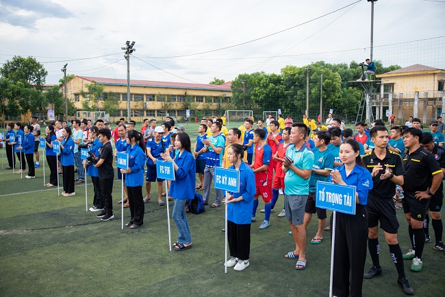 Giải đấu thu hút hơn 200 vận động viên đến từ 9 đội bóng trên địa bàn Hà Tĩnh.