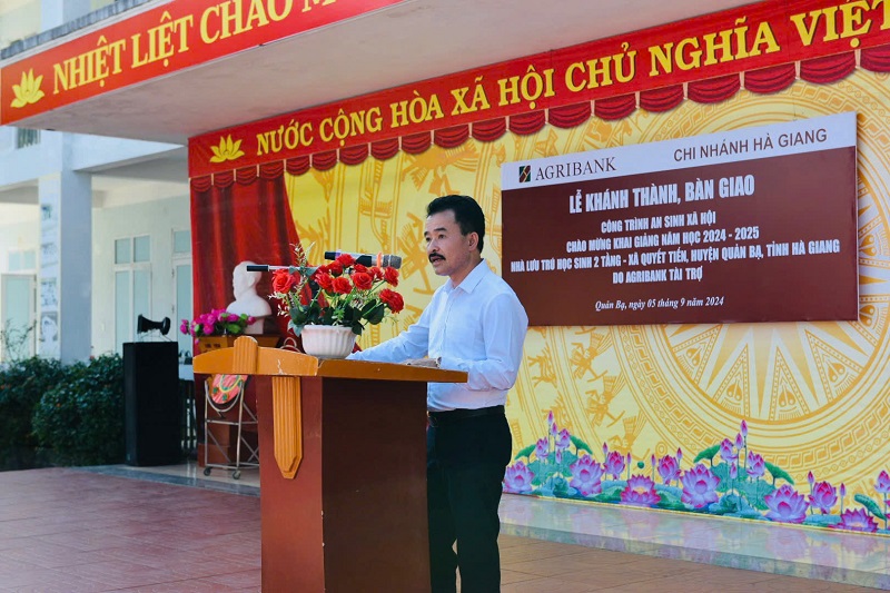 Ông Nguyễn Trung Tuyến, Bí thư Đảng uỷ, Giám đốc Agribank Chi nhánh Hà Giang phát biểu tại Lễ khánh thành Ông Nguyễn Trung Tuyến, Bí thư Đảng uỷ, Giám đốc Agribank Chi nhánh Hà Giang phát biểu tại Lễ khánh thành