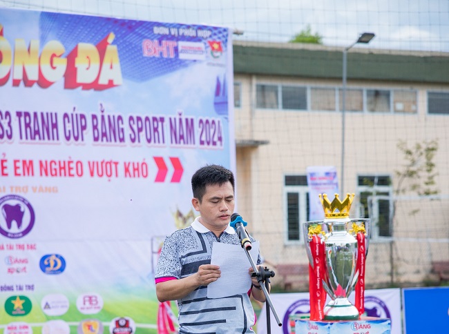 Ông Phan Xuân Bằng, Trưởng Ban tổ chức giải phát biểu khai mạc.