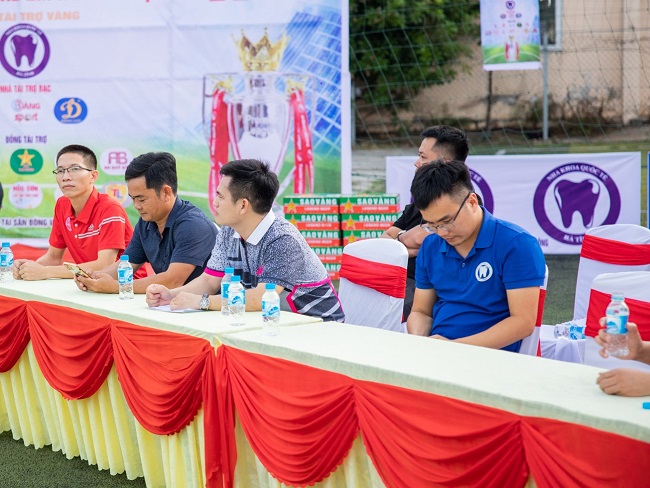 Các đại biểu tham dự lễ khai mạc