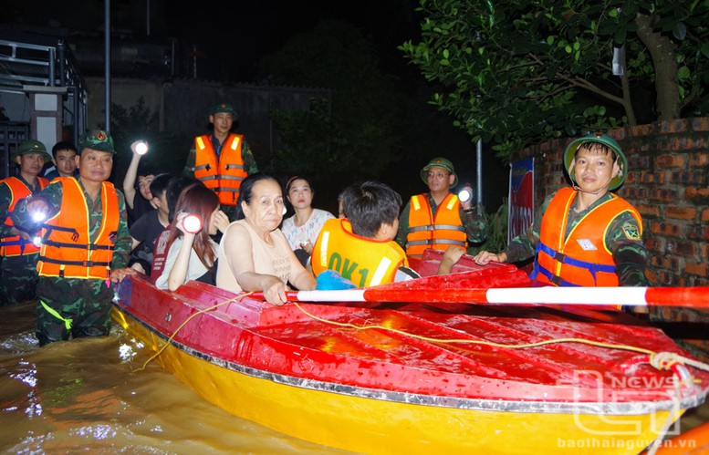 Tổng Bí thư, Chủ tịch nước Tô Lâm thăm hỏi đồng bào, chiến sĩ bị ảnh hưởng của bão số 3
