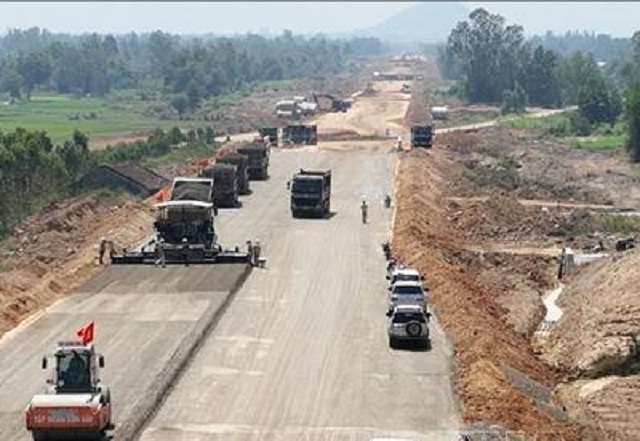 Một góc tuyến đường cao tốc Bắc - Nam thuộc dự án thành phần Hoài Nhơn - Quy Nhơn – Bình Định. Một góc tuyến đường cao tốc Bắc - Nam thuộc dự án thành phần Hoài Nhơn - Quy Nhơn – Bình Định.