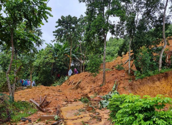 Lào Cai tiếp tục sạt lở đất làm 5 người bị vùi lấp