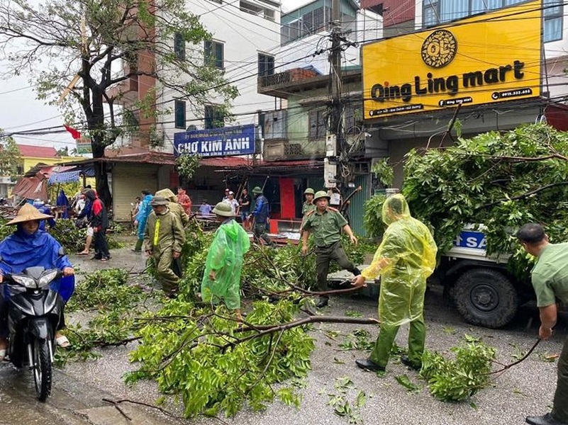 Lực lượng Công an tỉnh Hải Dương, quân đội đã chung tay cùng người dân khắc phục hậu quả bão số 3 Yagi, sớm ổn định cuộc sống.