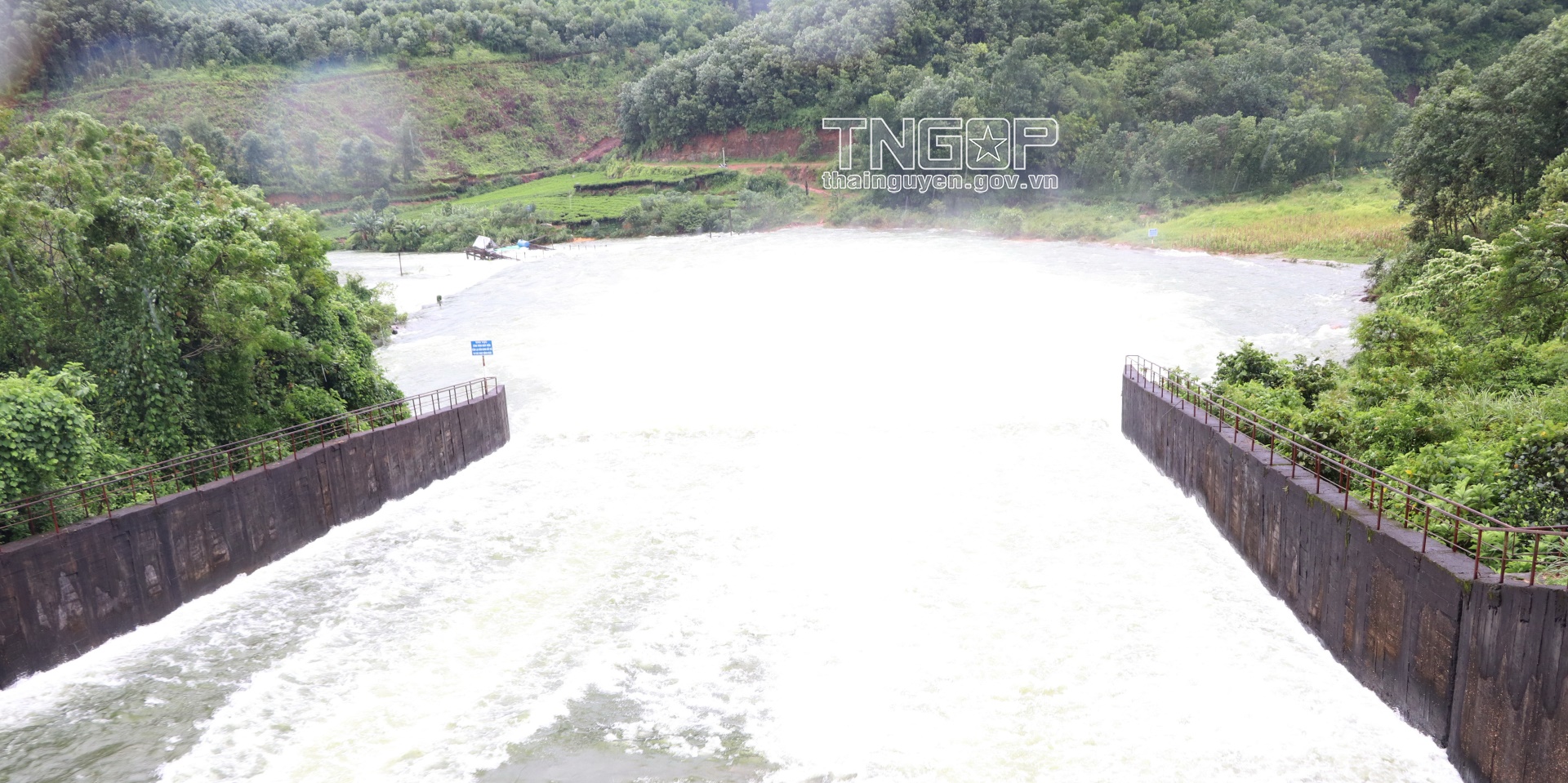 Công ty TNHH MTV Khai thác thủy lợi Thái Nguyên vận hành tăng lưu lượng xả với lượng xả dự kiến từ 60 đến 300 m3/s (Ảnh: thainguyen.gov.vn)