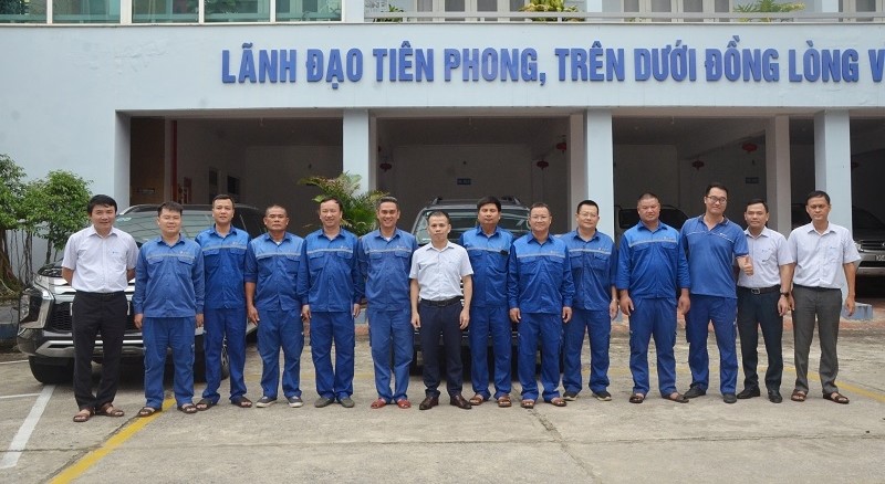 Đại diện lãnh đạo VNPT Thanh Hóa trao đổi, giao nhiệm vụ cho đoàn công tác.