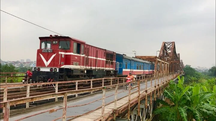 Dừng chạy tàu qua cầu Long Biên do mực nước sông Hồng dâng cao