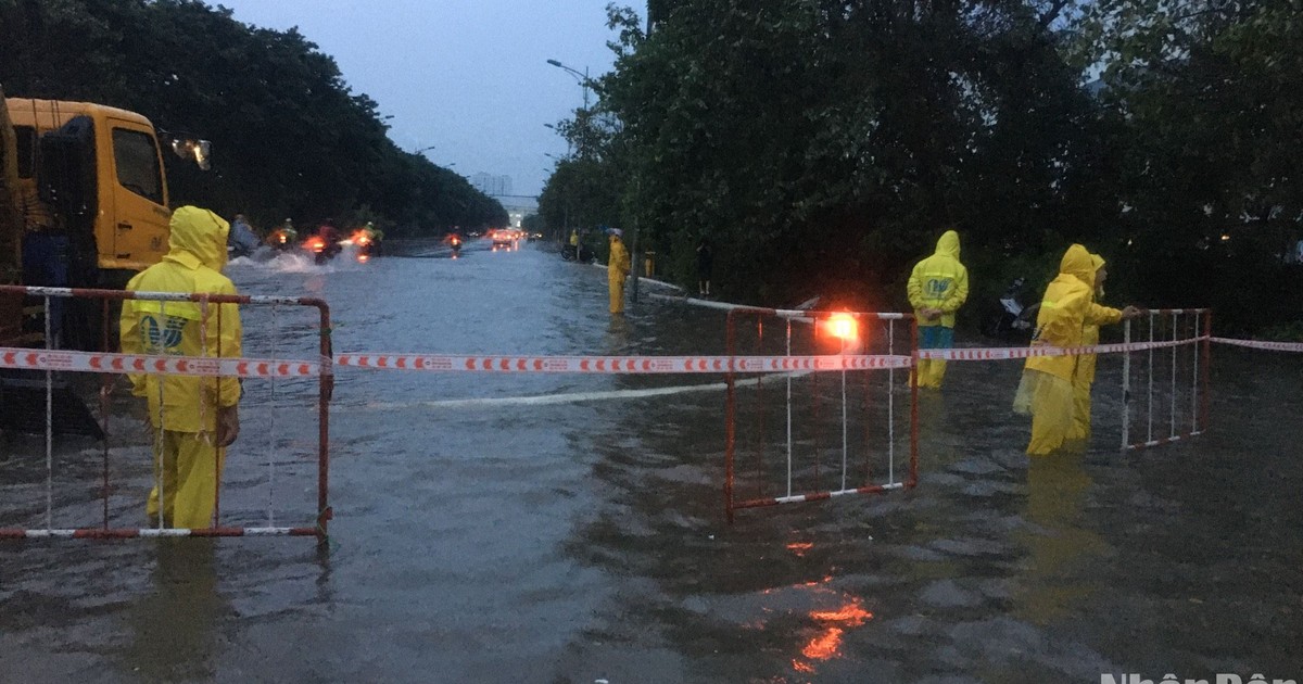 Nước sông Hồng dâng cao kèm mưa lớn, Hà Nội có nguy cơ ngập úng diện rộng