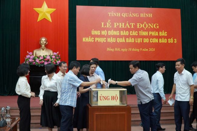 Trong ngày đầu phát động, tỉnh Quảng Bình đã kêu gọi ủng hộ gần 5 tỷ đồng cho người dân vùng lũ các tỉnh phía Bắc.