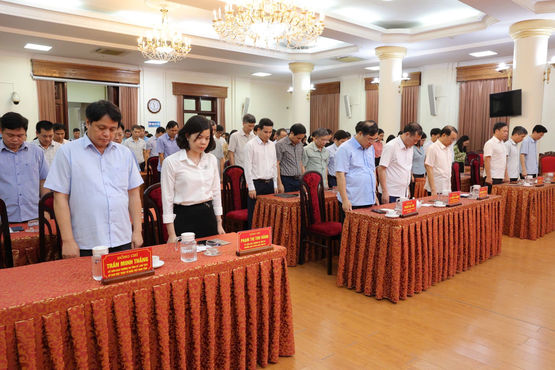 Mở đầu buổi lễ, các đại biểu đã dành một phút tưởng niệm các cán bộ, chiến sĩ đã hy sinh khi làm nhiệm vụ cứu hộ, cứu nạn và Nhân dân thiệt mạng do ảnh hưởng của cơn bão số 3.