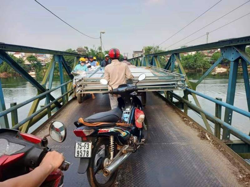 Cầu mới nhưng Lòng cầu hẹp, hàng hóa vận chuyển qua cầu quá khổ không ai quan tâm