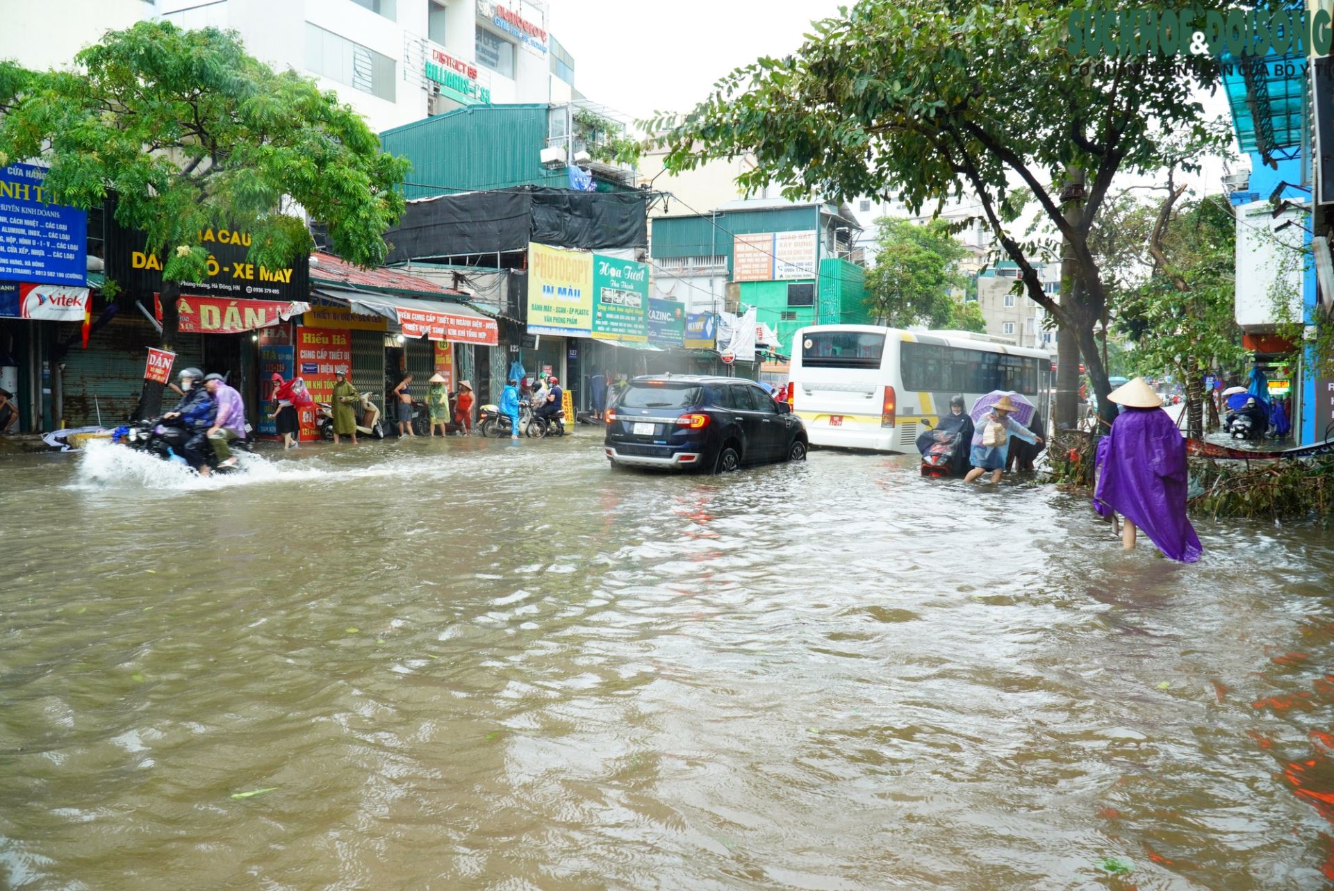 Một số điểm bán trên địa bàn nằm trong khu vực ngập úng dẫn đến công tác vận chuyển hàng hóa chậm hơn so với thông thường do phương tiện vận chuyển được điều chuyển đến các tỉnh ảnh hưởng nặng nề của Bão.