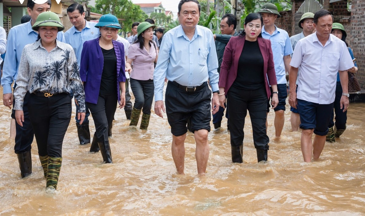 "Không để xảy ra tiêu cực trong công tác cứu trợ lụt bão"