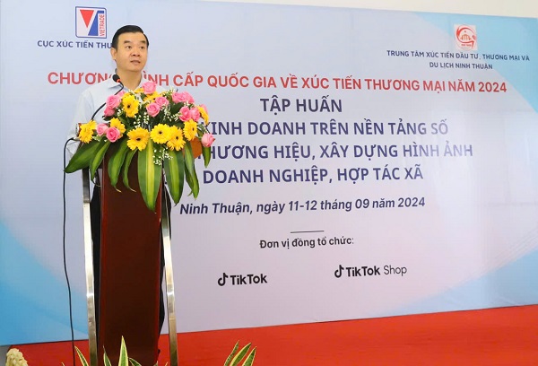 Ông Nguyễn Anh Minh - Phó Giám đốc Trung tâm xúc tiến đầu tư thương mại và du lịch tỉnh Ninh thuận phát biểu tại khóa tập huấn