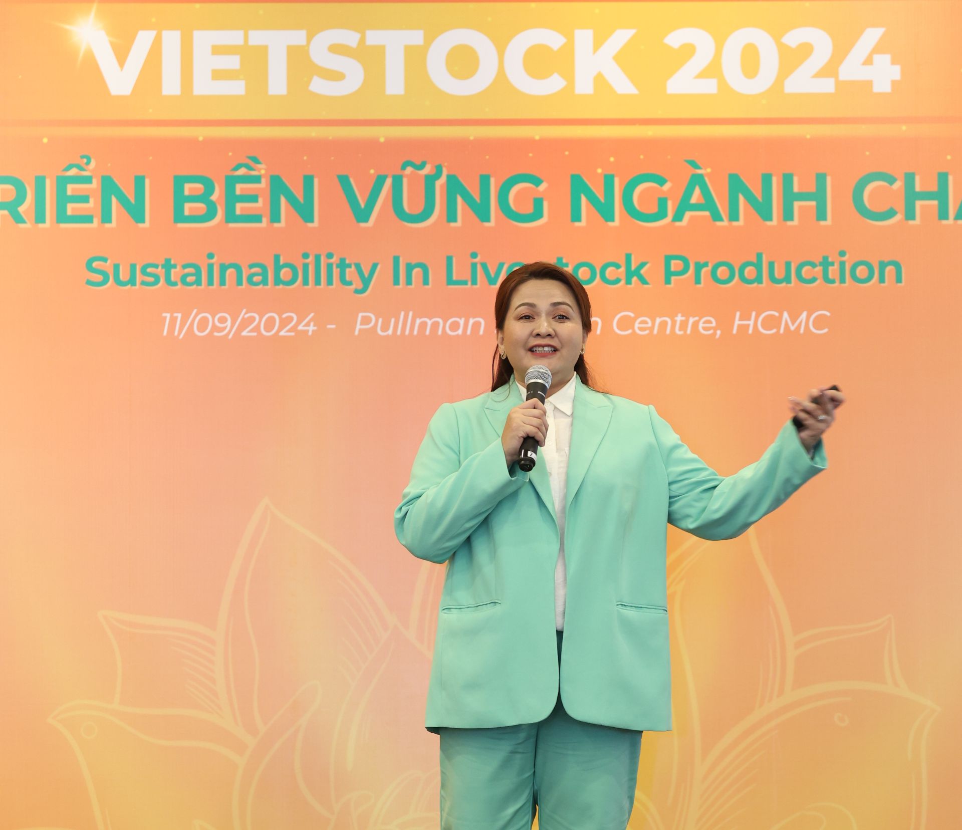 Bà Rungphech (Rose) Chitanuwat, Giám đốc Chuỗi dự án – ASEAN Tập đoàn Informa Markets cung cấp thêm thông tin giải thưởng ngành chăn nuôi lần thứ 12 trong buổi họp báo