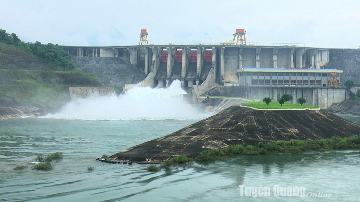 Đóng cửa xả đáy thứ 6 hồ Thủy điện Tuyên Quang
