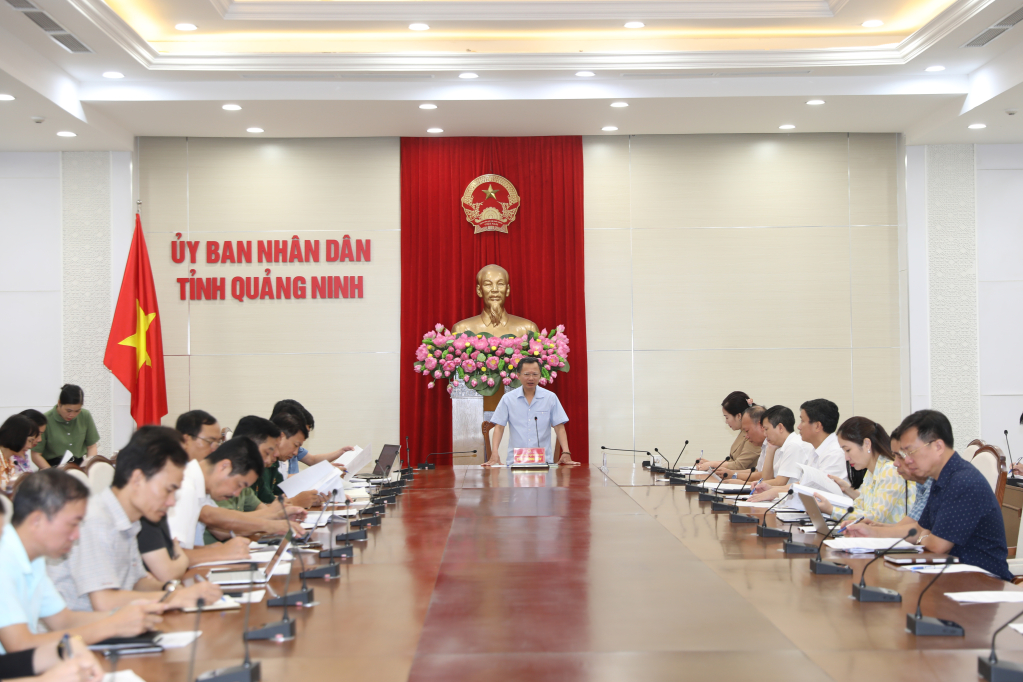 Quang cảnh cuộc họp.