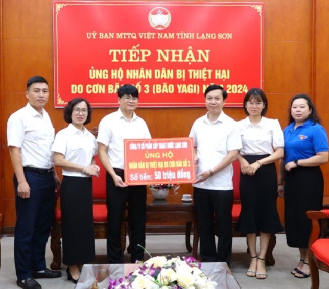 Lãnh đạo MTTQ Việt Nam tỉnh Lạng Sơn tiếp nhận ủng hộ của các doanh nghiệp, nhà hảo tâm