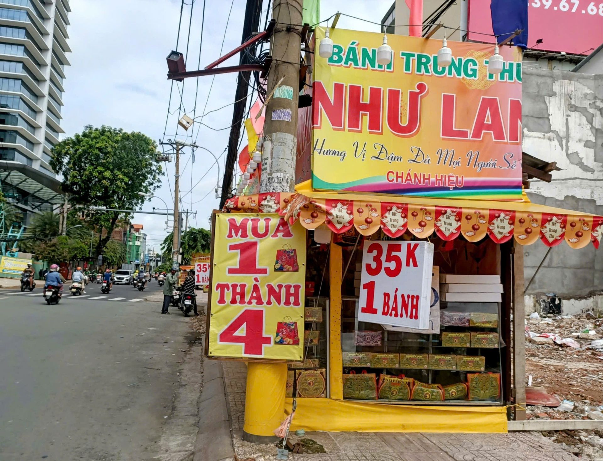 TP. Hồ Chí Minh: Bánh trung thu “đại hạ giá” vẫn vắng người mua