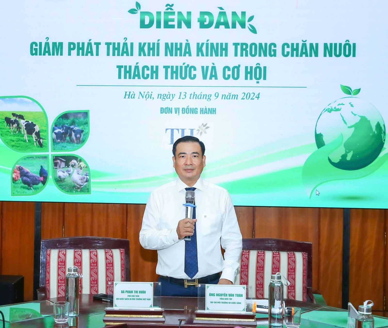 Ông Nguyễn Văn Toàn - Tổng biên tập Tạp chí điện tử Môi trường và Cuộc sống phát biểu kết luận Diễn đàn