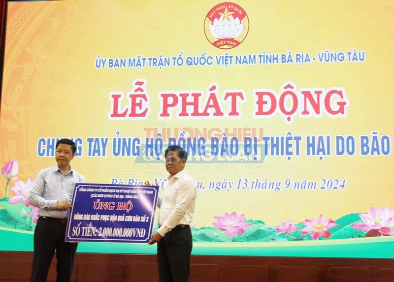 Đại diện các đơn vị thành viên thuộc PTSC tại BR-VT ủng hộ