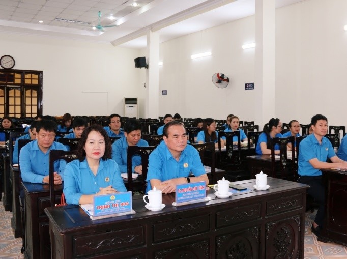 Các đại biểu và học viên dự lễ khai giảng.