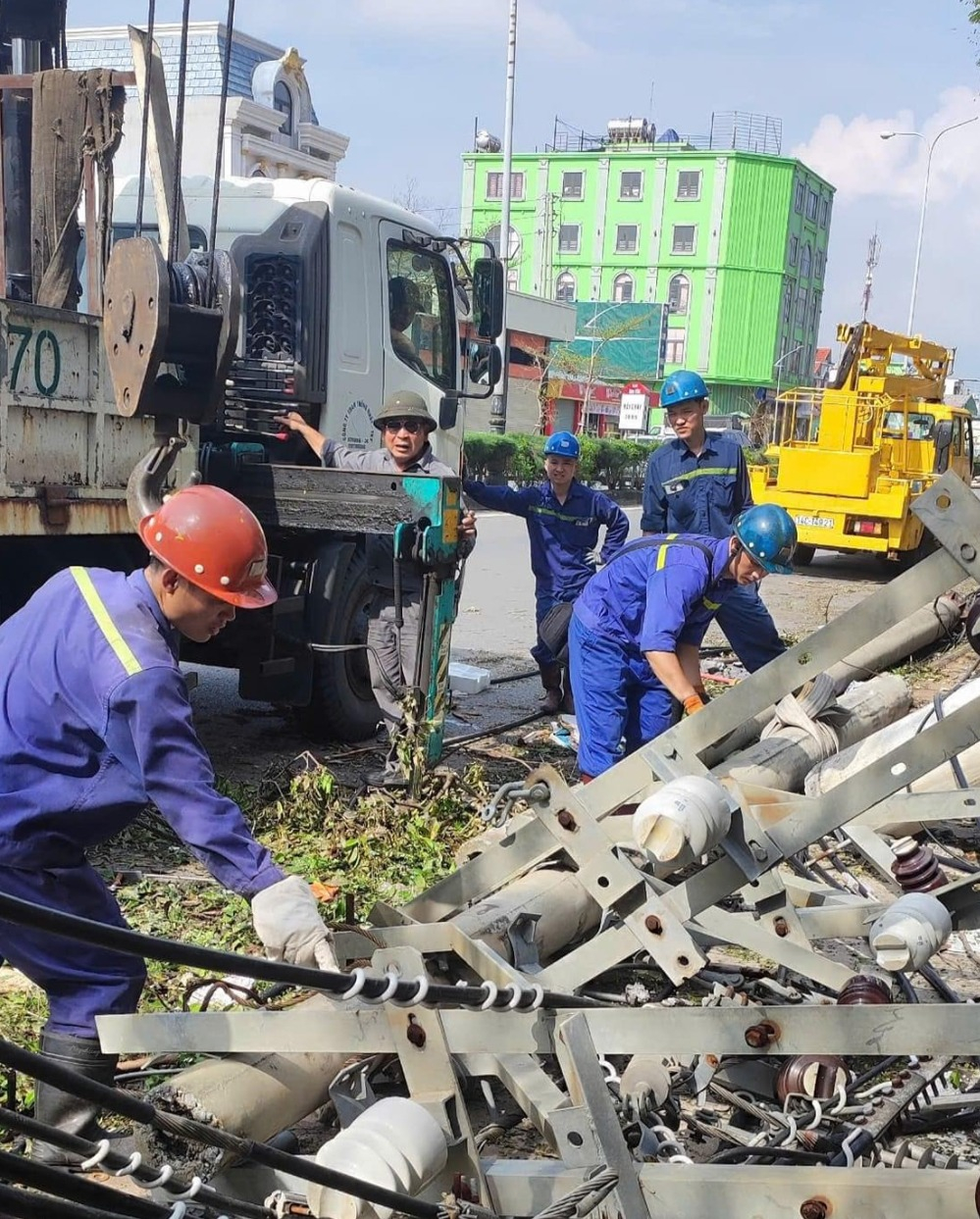 Ngành Than chung tay cùng với tỉnh trong việc khắc phục ảnh hưởng VSMT do mưa bão.