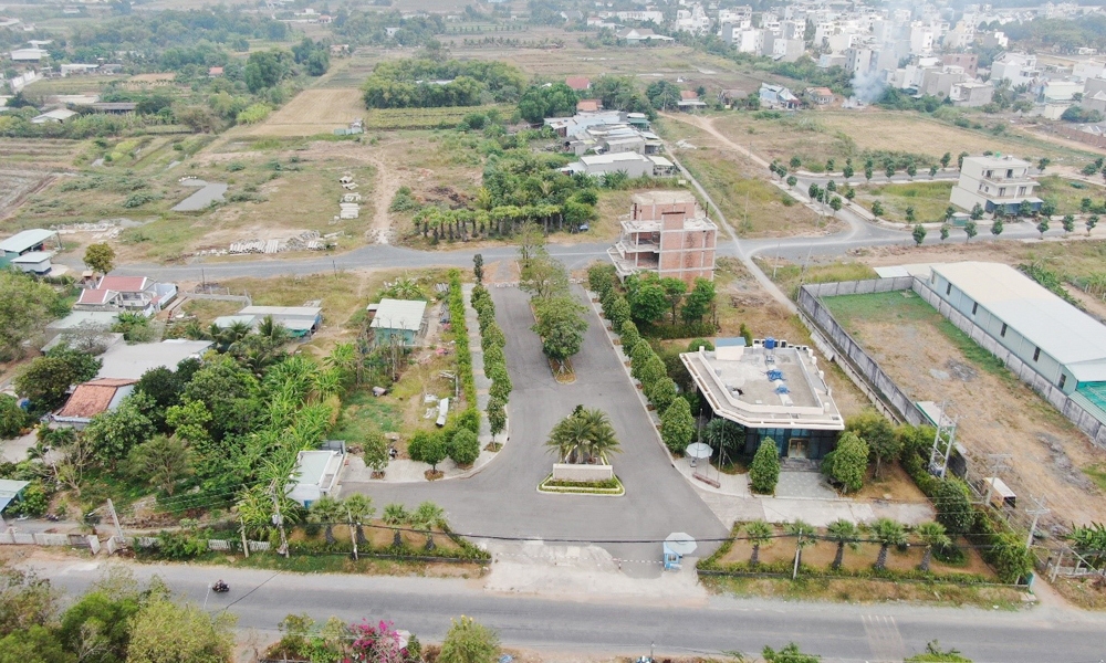 Tạm hoãn xuất cảnh Chủ tịch Công ty An Phú Sinh do nợ thuế