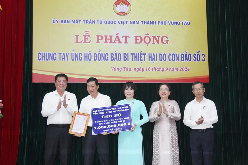 Các đơn vị thành viên thuộc Tổng công ty Cp Dịch vụ Kỹ thuật Dầu khí Việt Nam (PTSC) ủng hộ 1 tỷ đồng