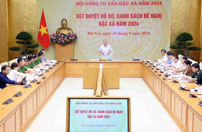 Hội đồng tư vấn đặc xá năm 2024 họp xét duyệt danh sách đề nghị Chủ tịch nước đặc xá tha tù trước thời hạn cho các phạm nhân đủ điều kiện đặc xá nhân dịp 79 năm Quốc khánh nước CHXHCN Việt Nam và 70 năm Ngày Giải phóng Thủ đô - Ảnh: VGP/Nguyễn Hoàng