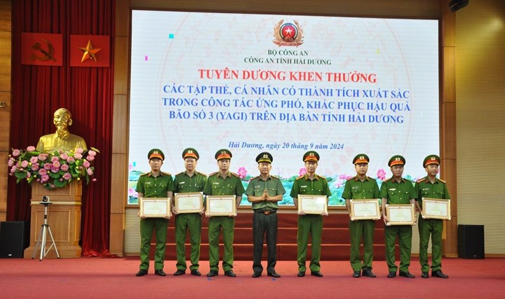 Hải Dương: Khen thưởng các tập thể, cá nhân tiêu biểu trong ứng phó với bão số 3