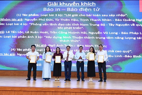 Trao giải Khuyến khích