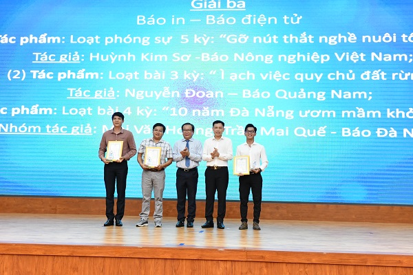 Trao Giải Ba