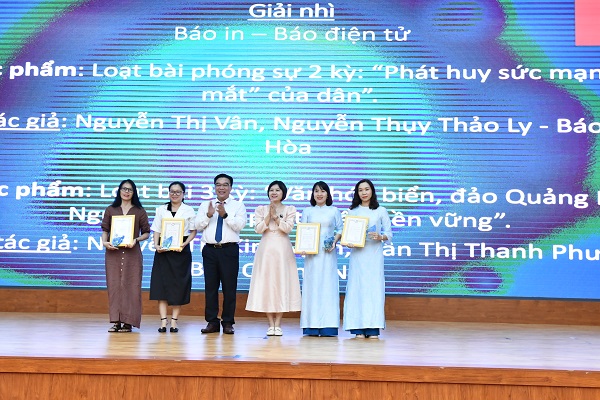 Trao Giải Nhì