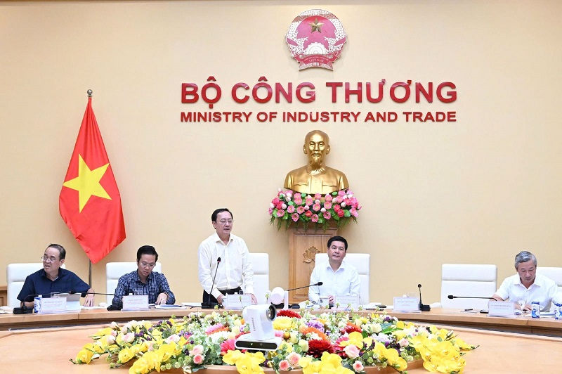 Bộ trưởng Bộ Khoa học và Công nghệ Huỳnh Thành Đạt phát biểu tại cuộc họp