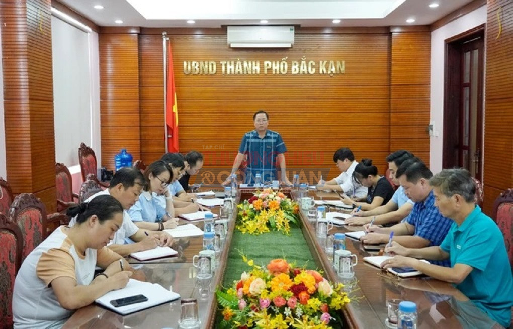 Bắc Kạn: Nhiều học sinh nhập viện do các triệu chứng nôn, đau bụng, sốt và đau đầu tăng bất thường