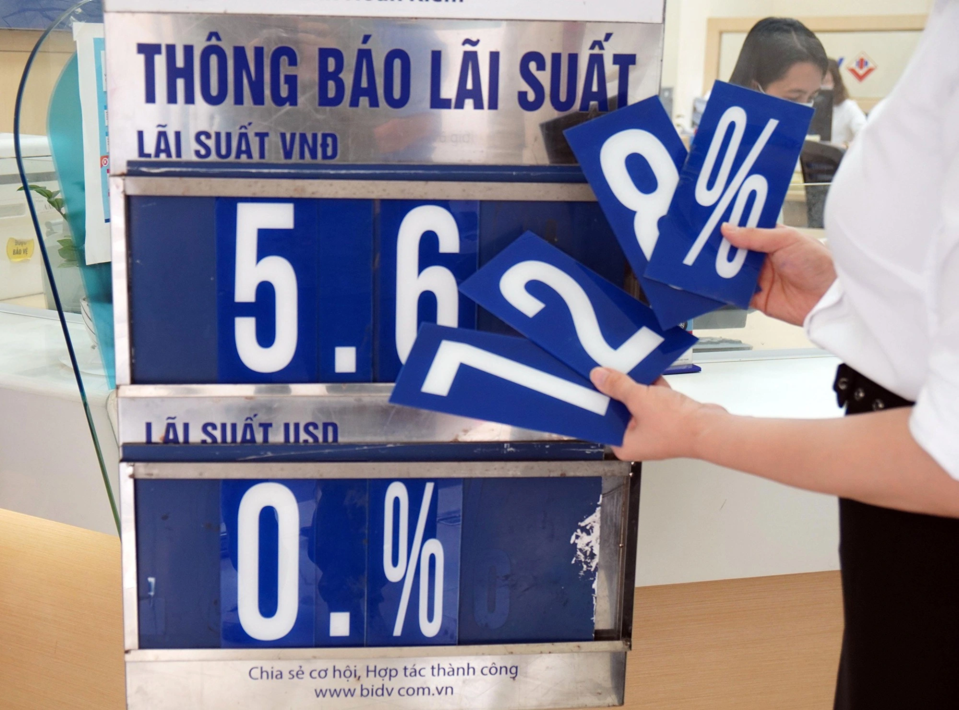 Hôm nay, tiếp tục thêm ngân hàng tăng lãi suất ở các kỳ hạn ngắn