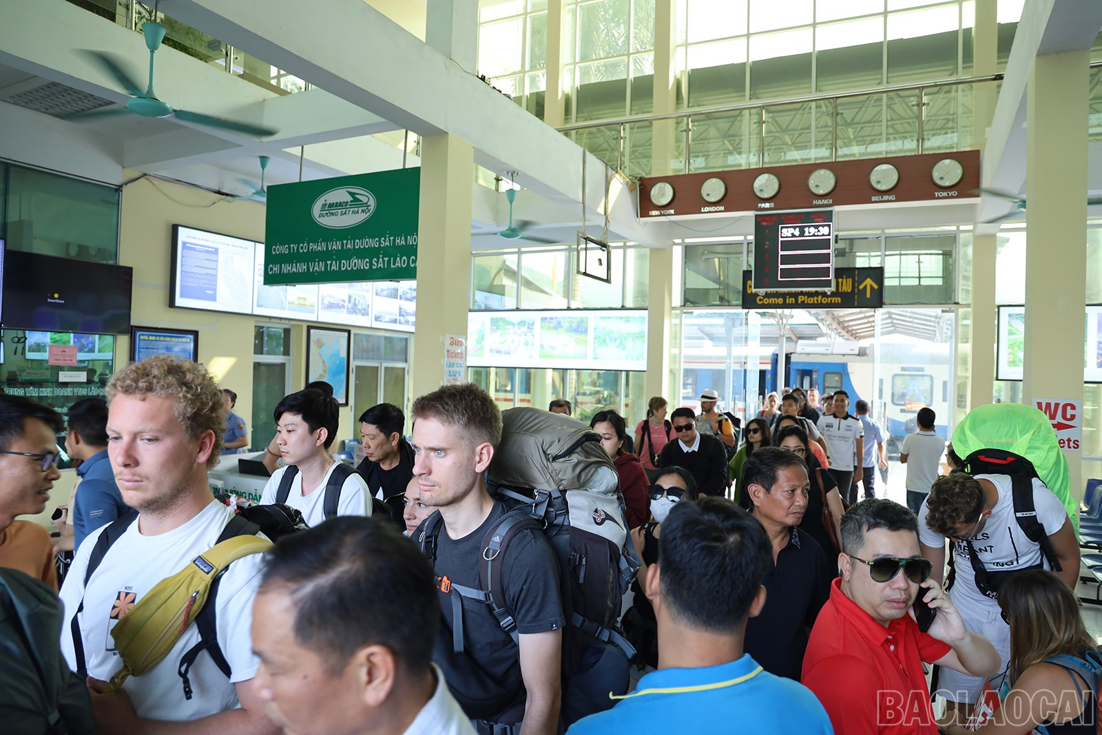 Lào Cai: Đón 387 khách du lịch trong chuyến tàu đầu tiên sau mưa lũ