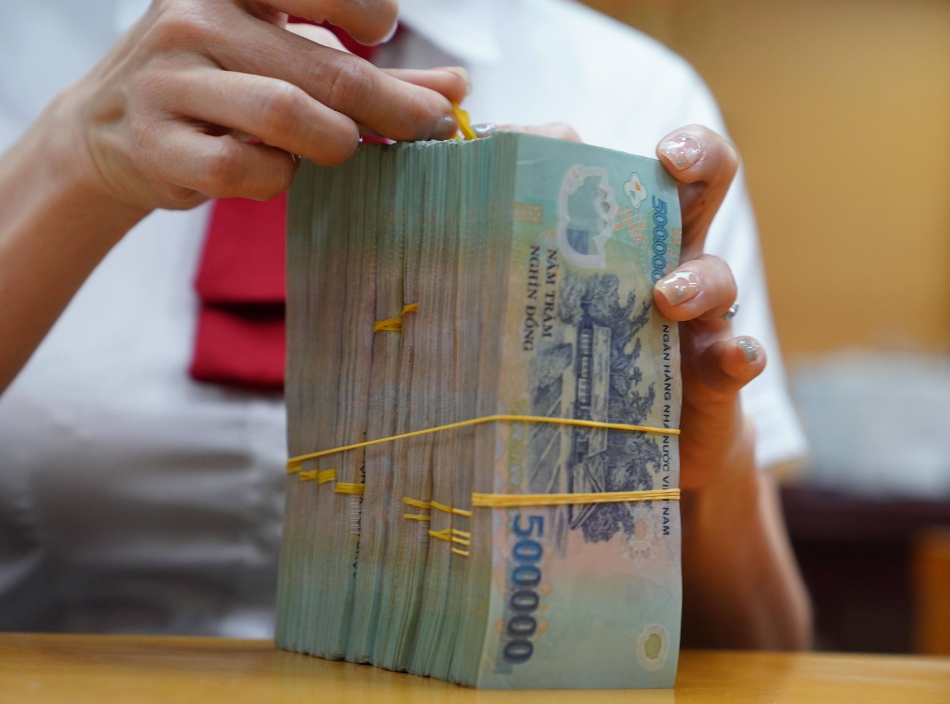 Tiếp tục thêm ngân hàng tăng lãi suất lần thứ hai trong tháng Chín lên mức cao thứ hai thị trường